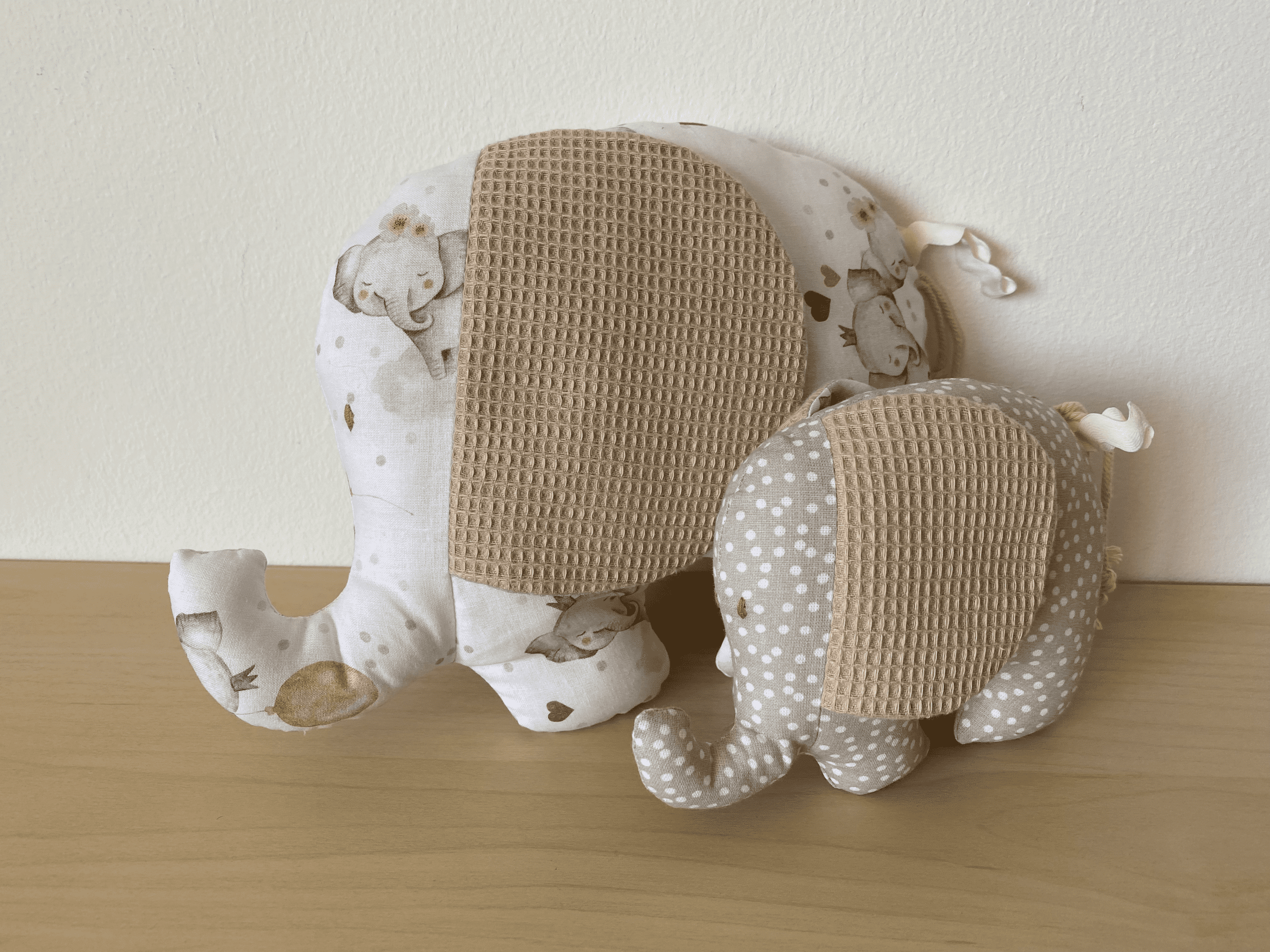 Elefante de peluche sensorial: Un primer amigo para tu bebé. - 2